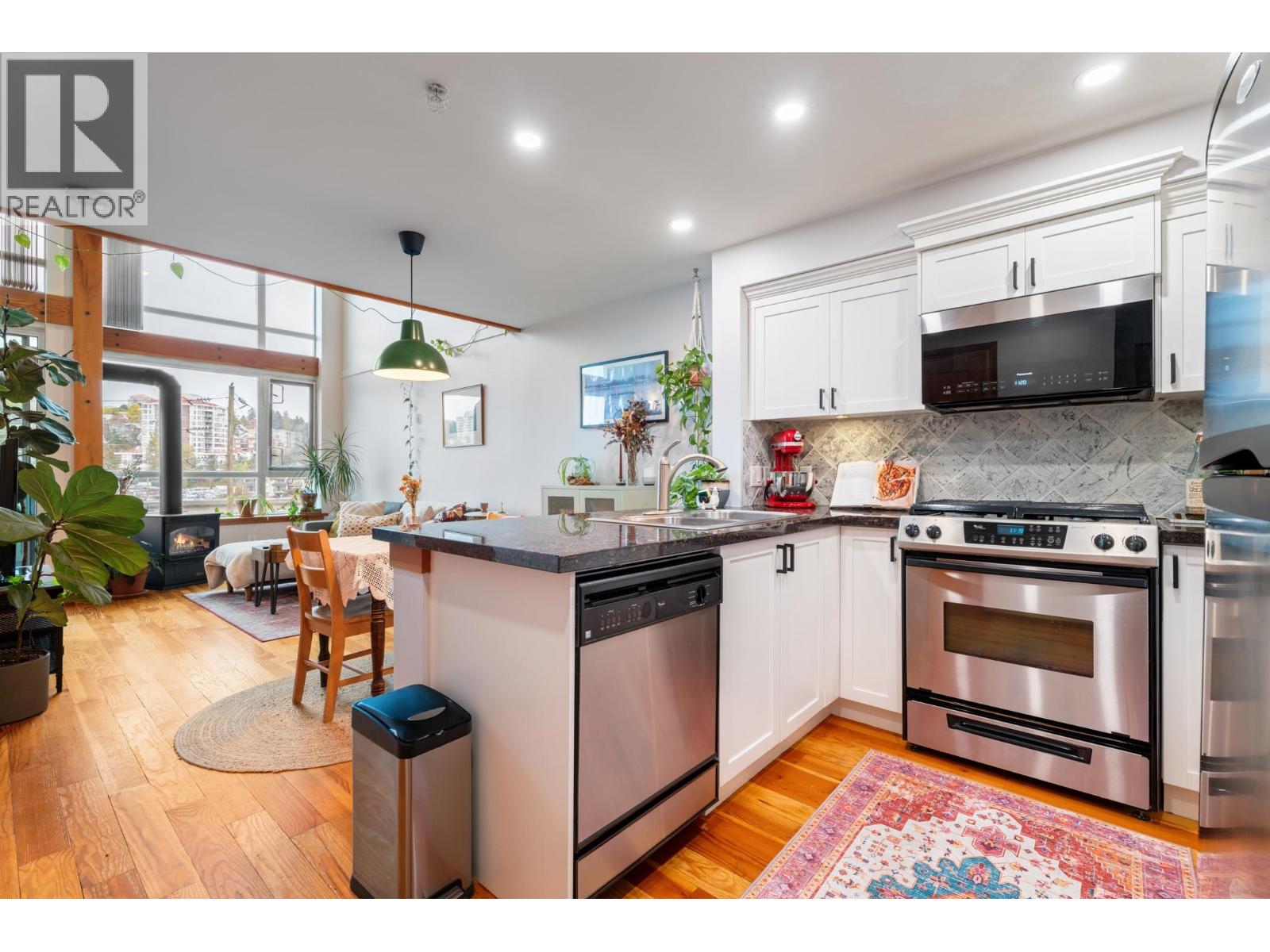 325 10 Renaissance Square, New Westminster, British Columbia  V3M 7B1 - Photo 5 - R3060530