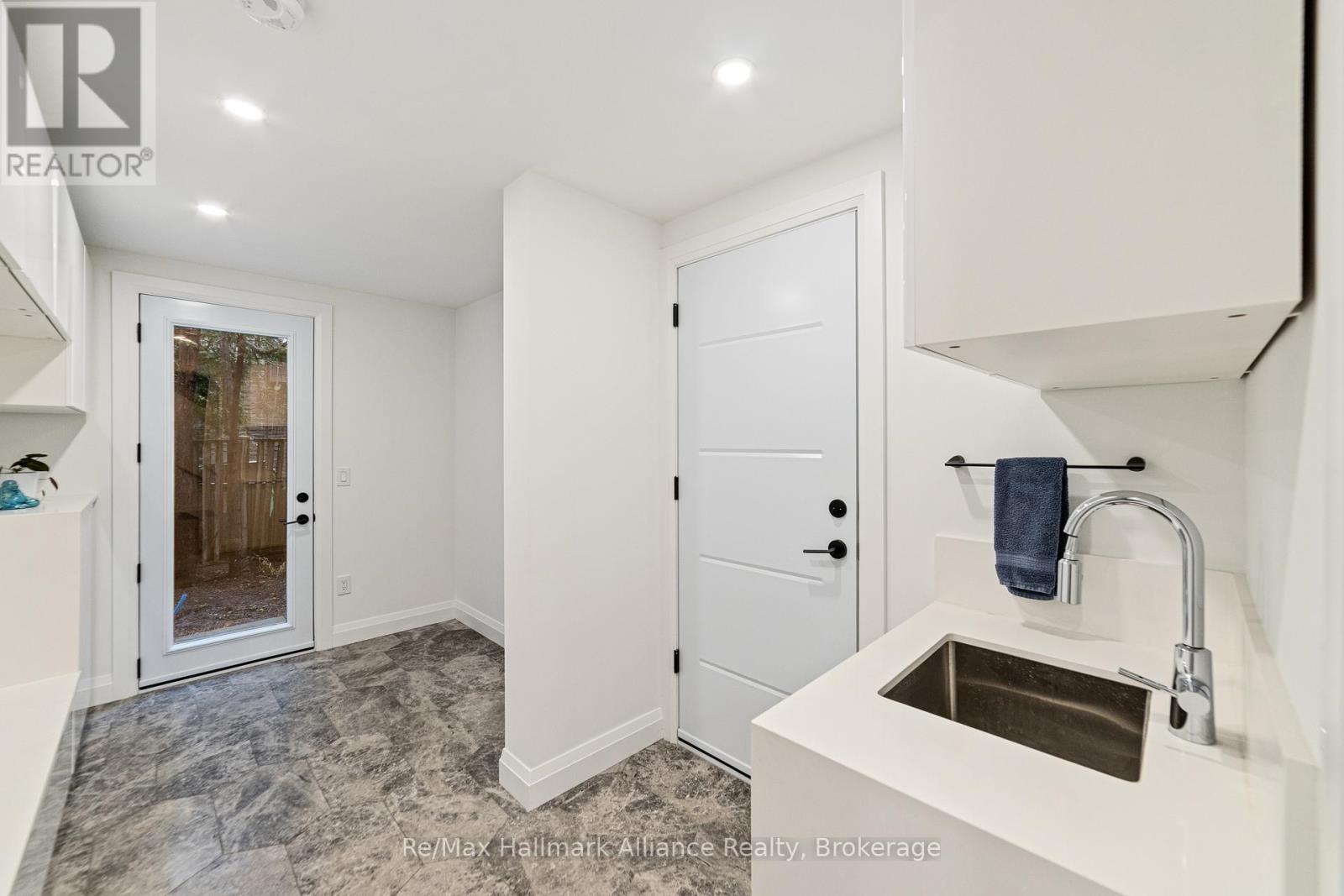247 Willowridge Court, Oakville, Ontario  L6L 5J1 - Photo 16 - W12385351
