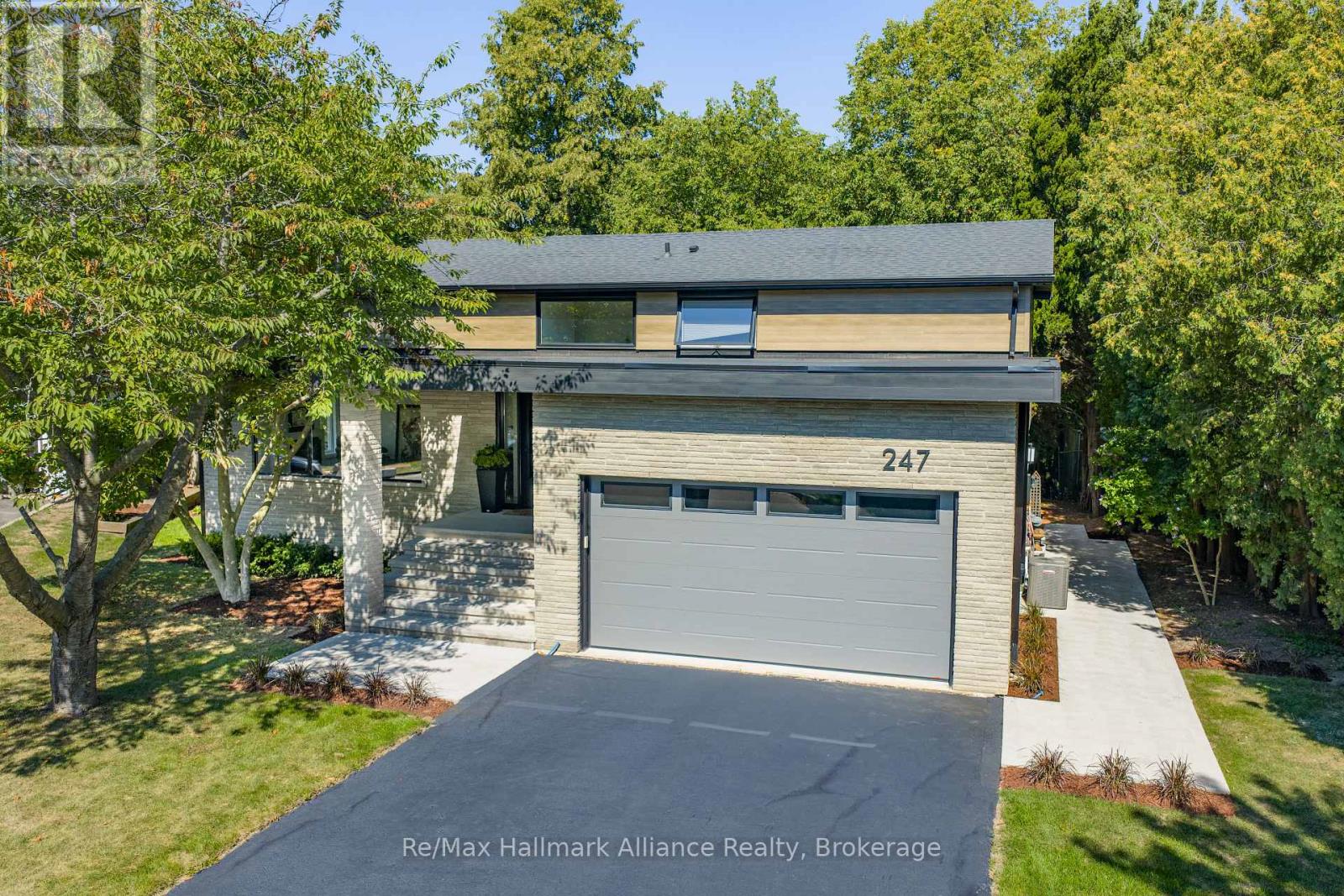247 WILLOWRIDGE COURT, Oakville, Ontario
