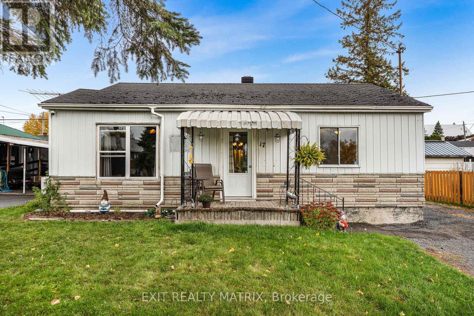 17 Victoria Street W, North Glengarry, Ontario  K0C 1A0 - Photo 2 - X12474505