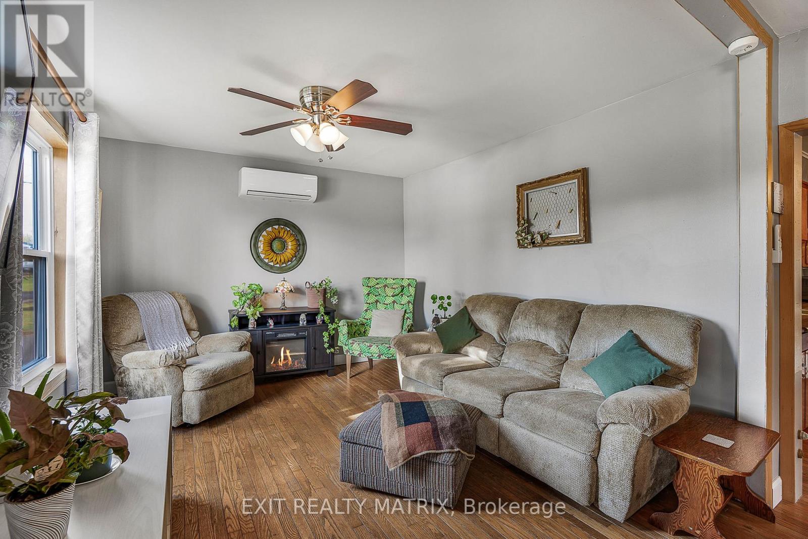 17 Victoria Street W, North Glengarry, Ontario  K0C 1A0 - Photo 5 - X12474505