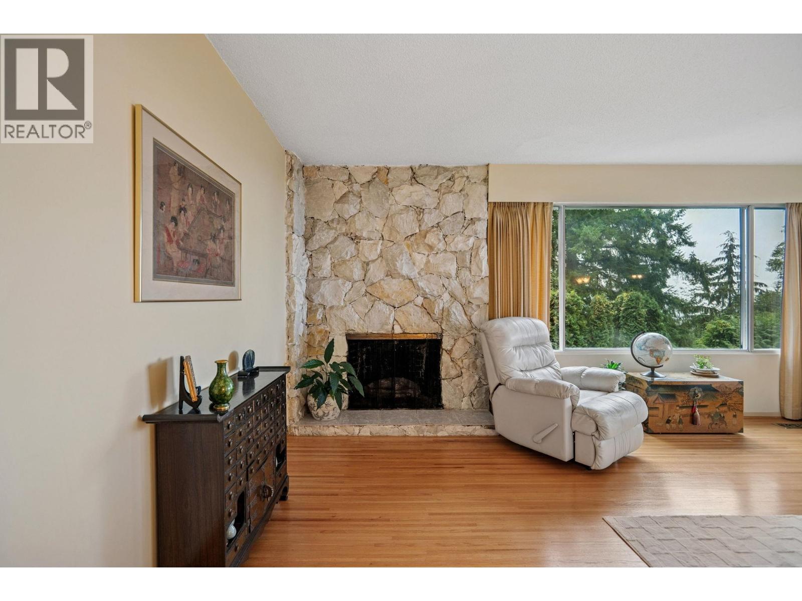 1089 Kilmer Road, North Vancouver, British Columbia  V7K 1P9 - Photo 2 - R3056315