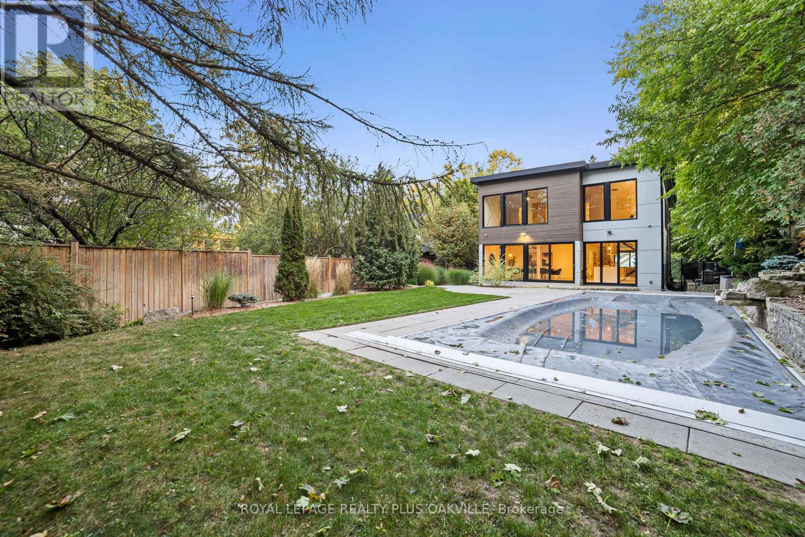 1207 Stirling Drive, Oakville, Ontario  L6L 1E5 - Photo 40 - W12472511