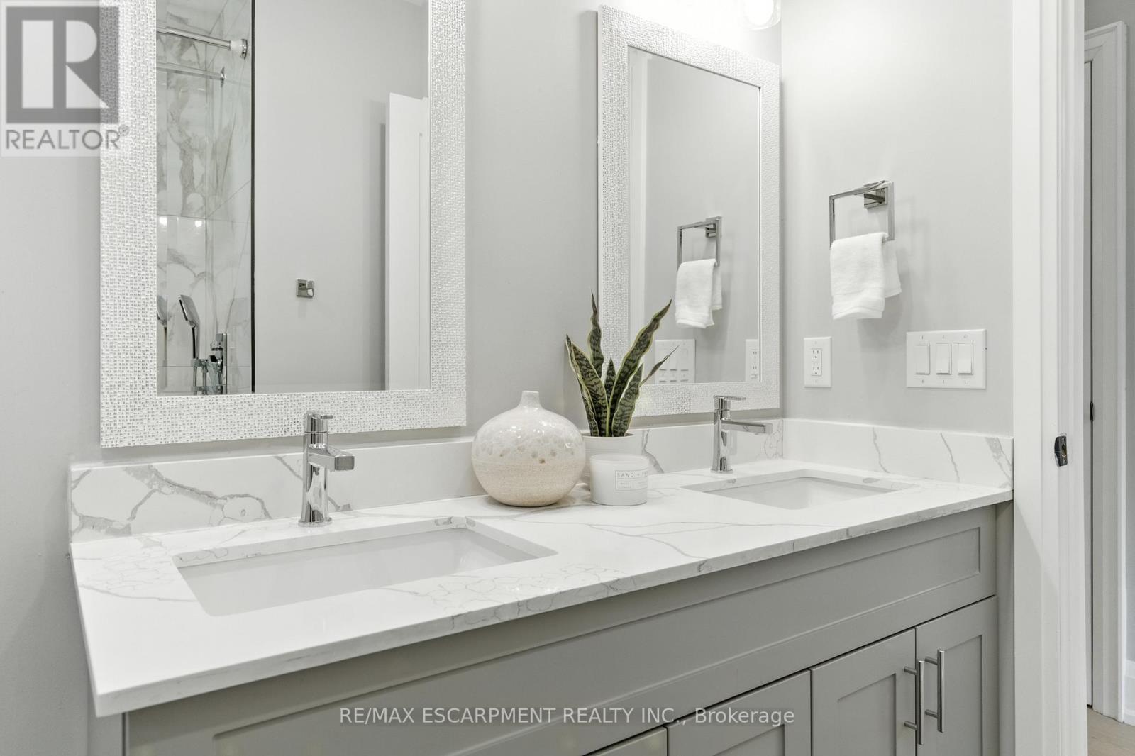 1245 Bramblewood Lane, Mississauga, Ontario  L5H 1L9 - Photo 36 - W12474132