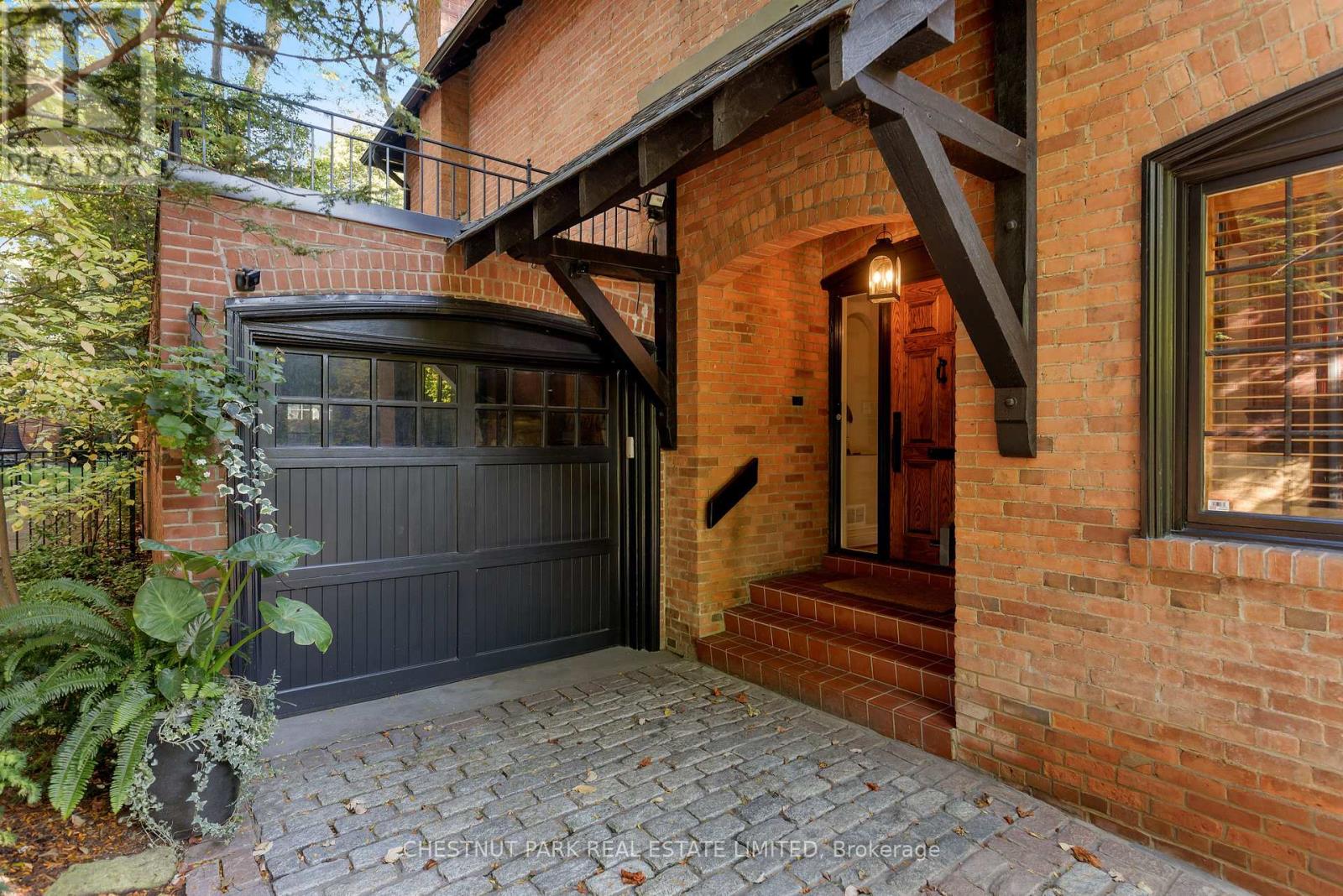 20 Mckenzie Avenue, Toronto, Ontario  M4W 1J9 - Photo 4 - C12474498