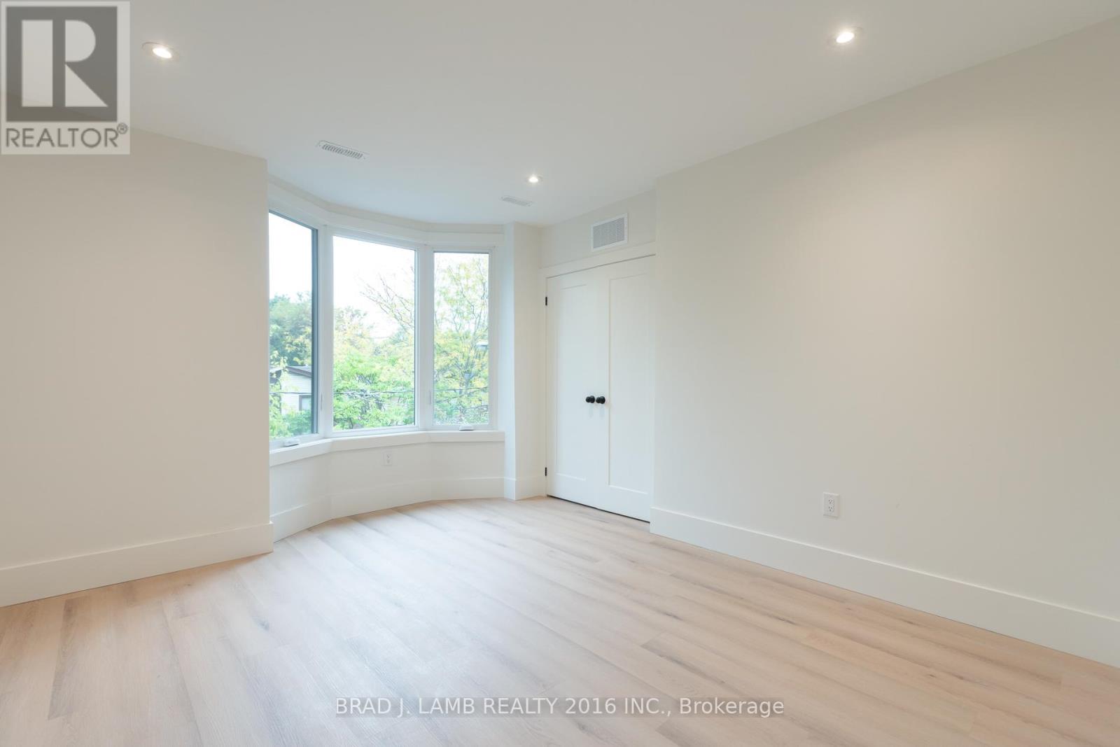 Upper Floor - 84 Sparkhall Avenue, Toronto, Ontario  M4K 1G6 - Photo 11 - E12474532
