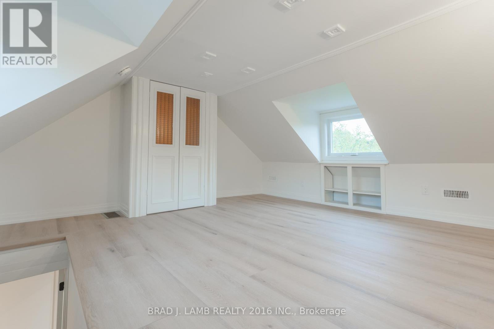 Upper Floor - 84 Sparkhall Avenue, Toronto, Ontario  M4K 1G6 - Photo 13 - E12474532