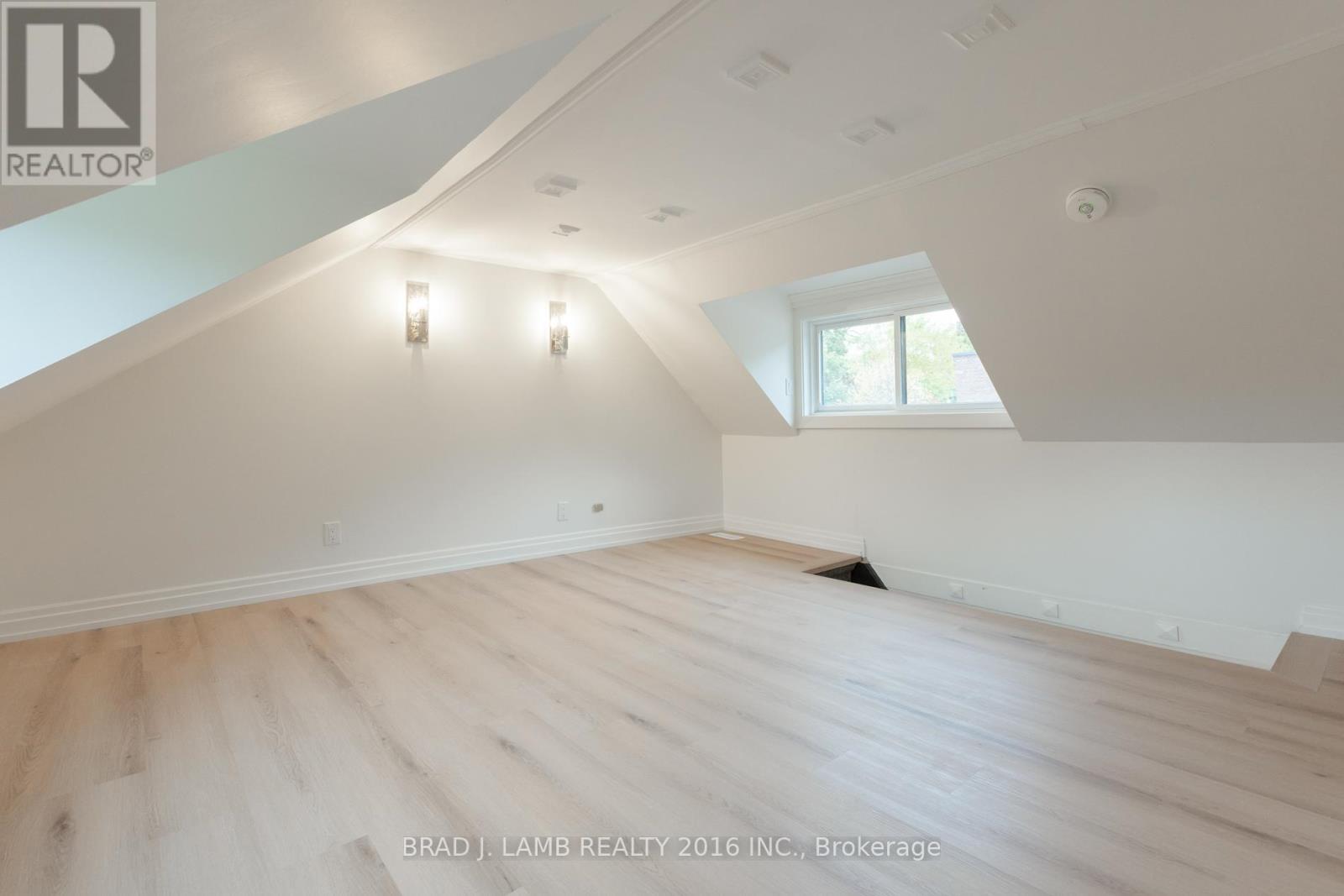 Upper Floor - 84 Sparkhall Avenue, Toronto, Ontario  M4K 1G6 - Photo 14 - E12474532