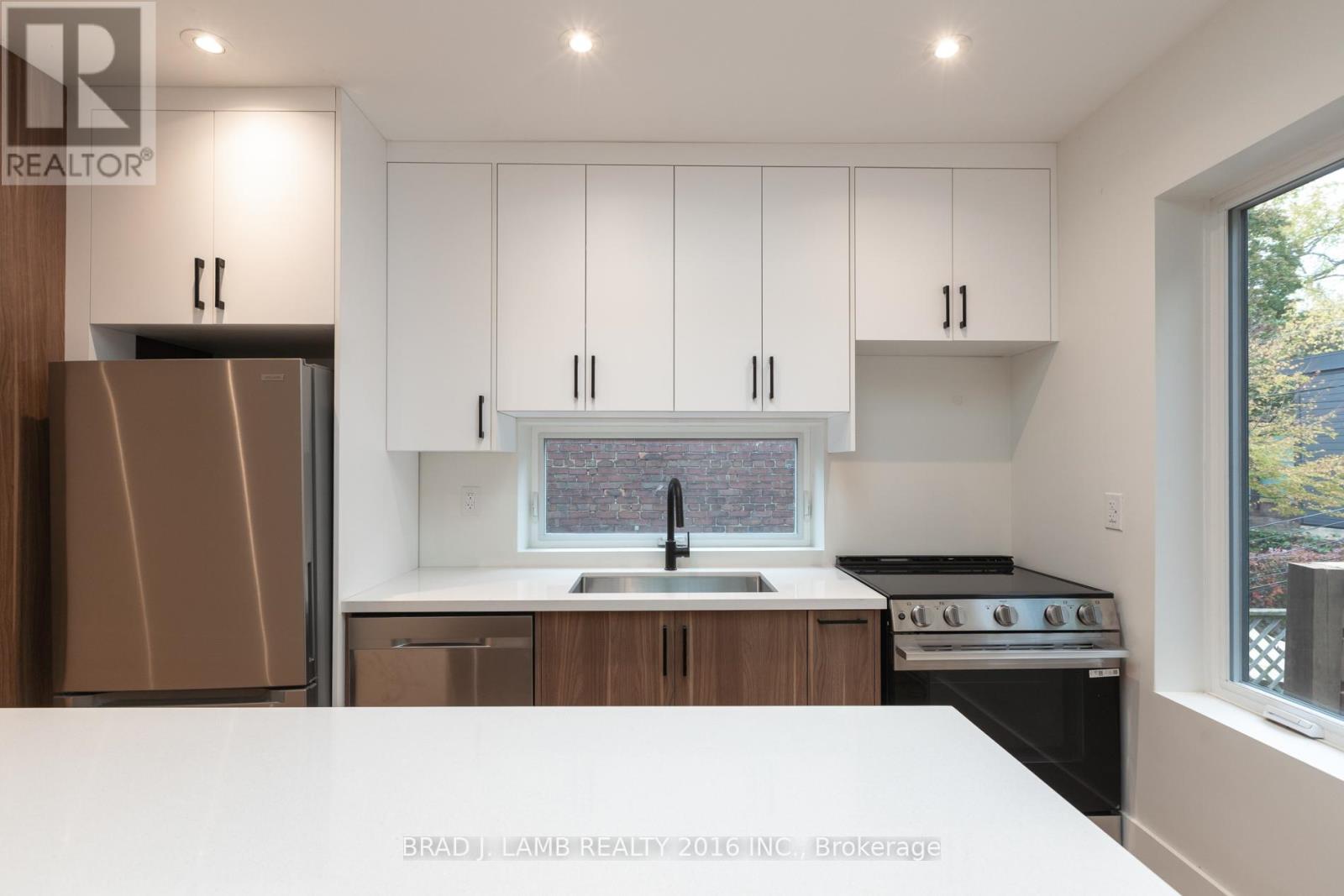 Upper Floor - 84 Sparkhall Avenue, Toronto, Ontario  M4K 1G6 - Photo 8 - E12474532