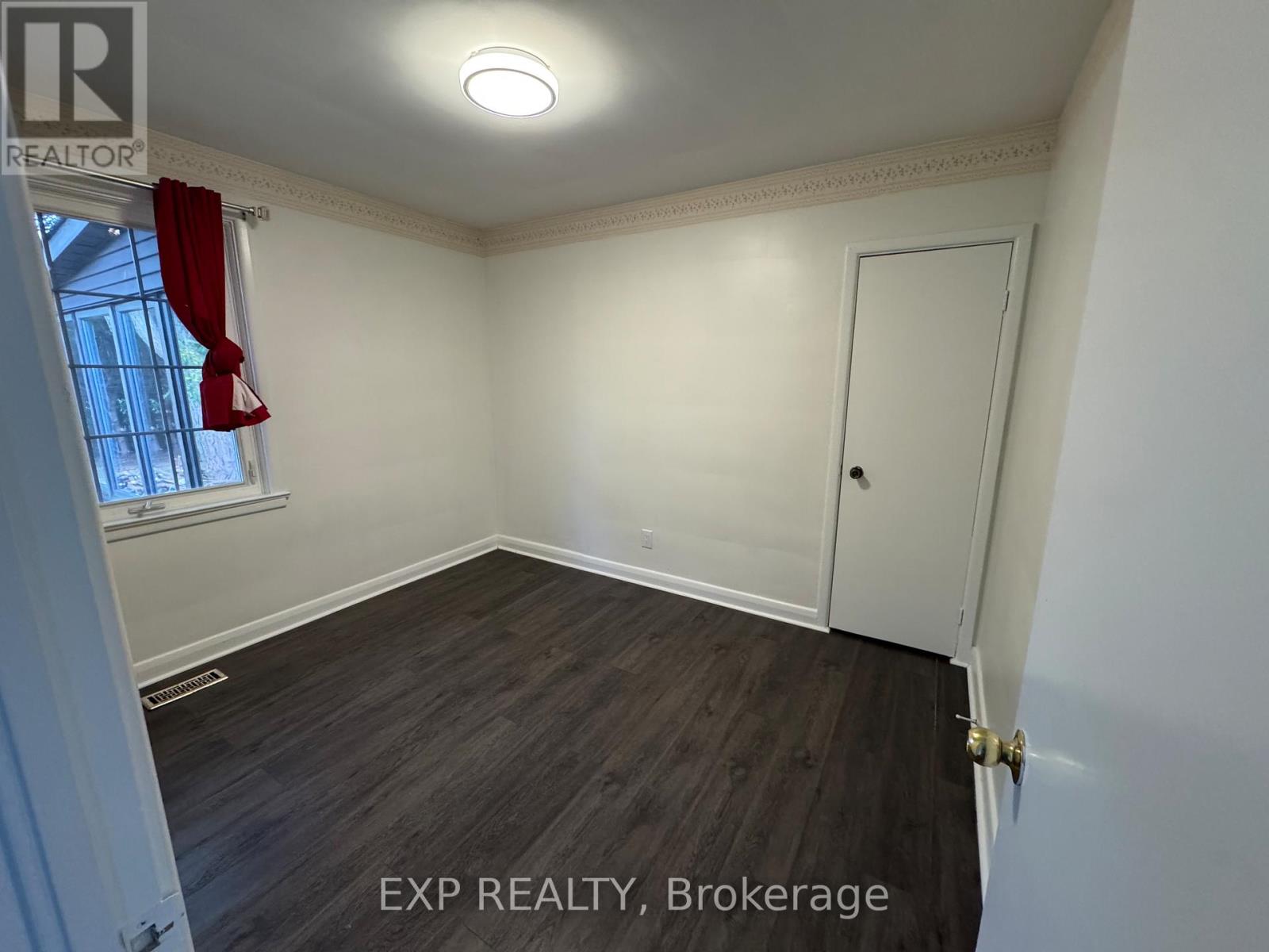 559 Drury Lane, Burlington, Ontario  L7R 2X3 - Photo 8 - W12351028