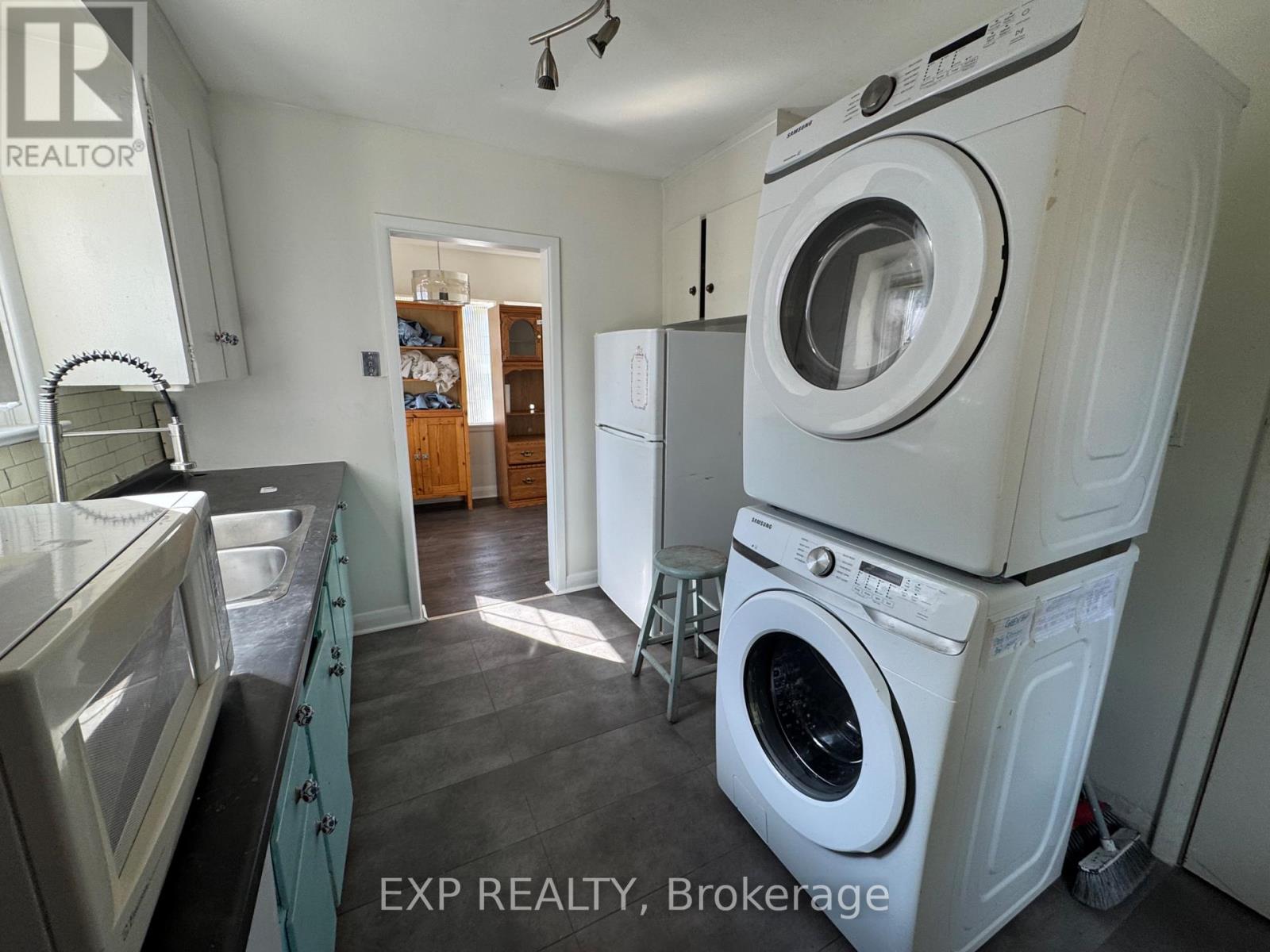 559 Drury Lane, Burlington, Ontario  L7R 2X3 - Photo 13 - W12351028