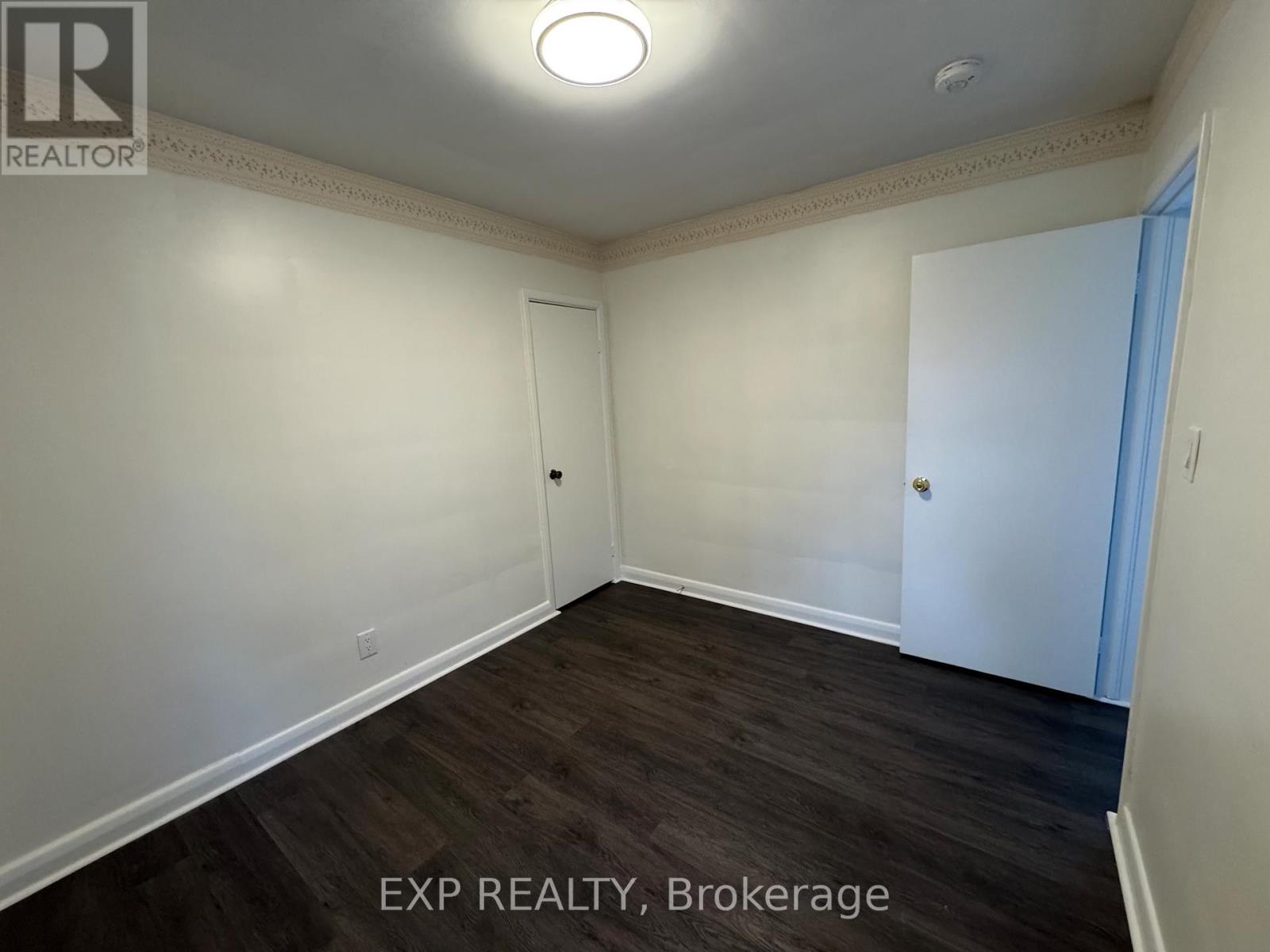 559 Drury Lane, Burlington, Ontario  L7R 2X3 - Photo 9 - W12351028