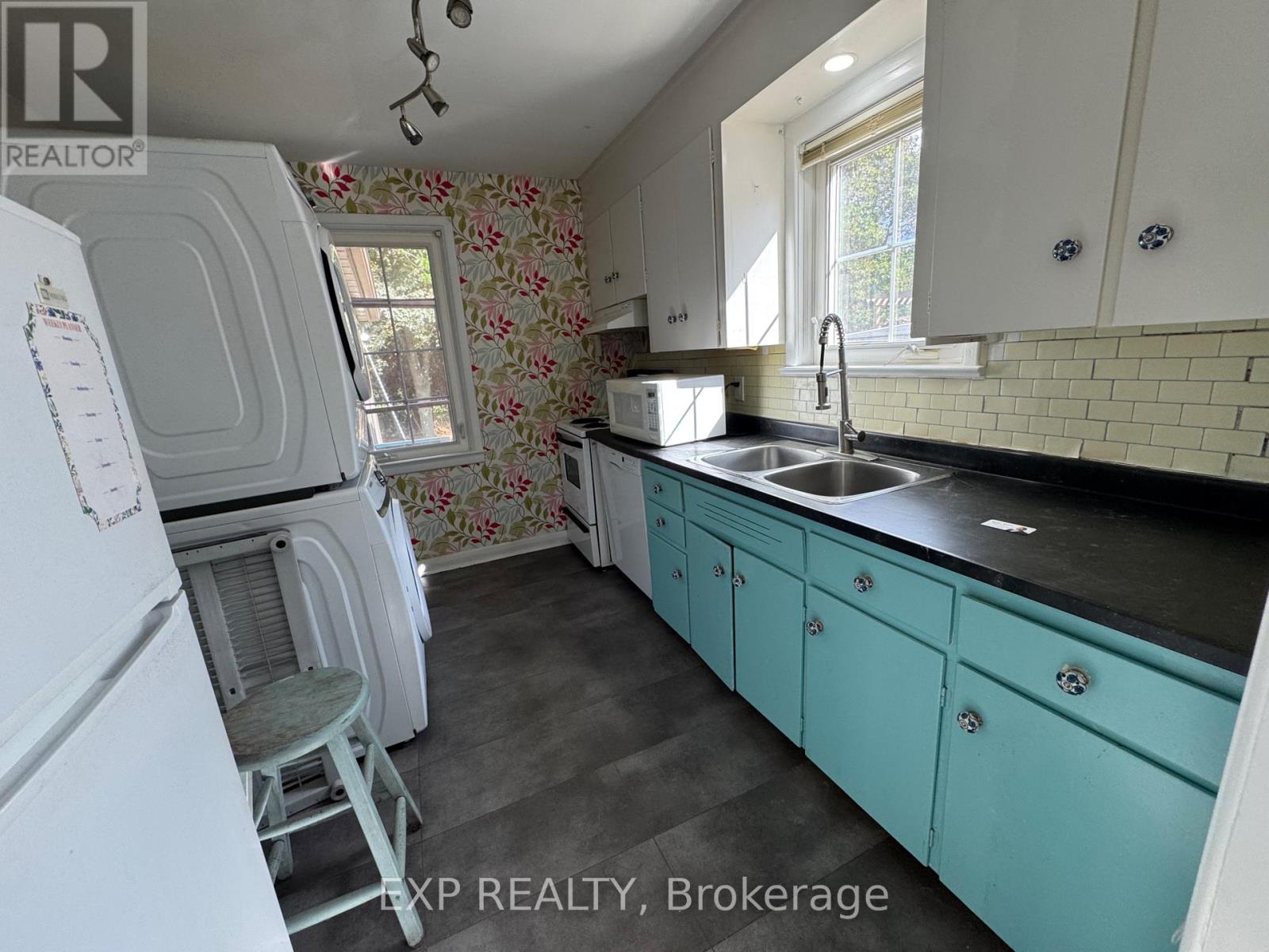559 Drury Lane, Burlington, Ontario  L7R 2X3 - Photo 11 - W12351028
