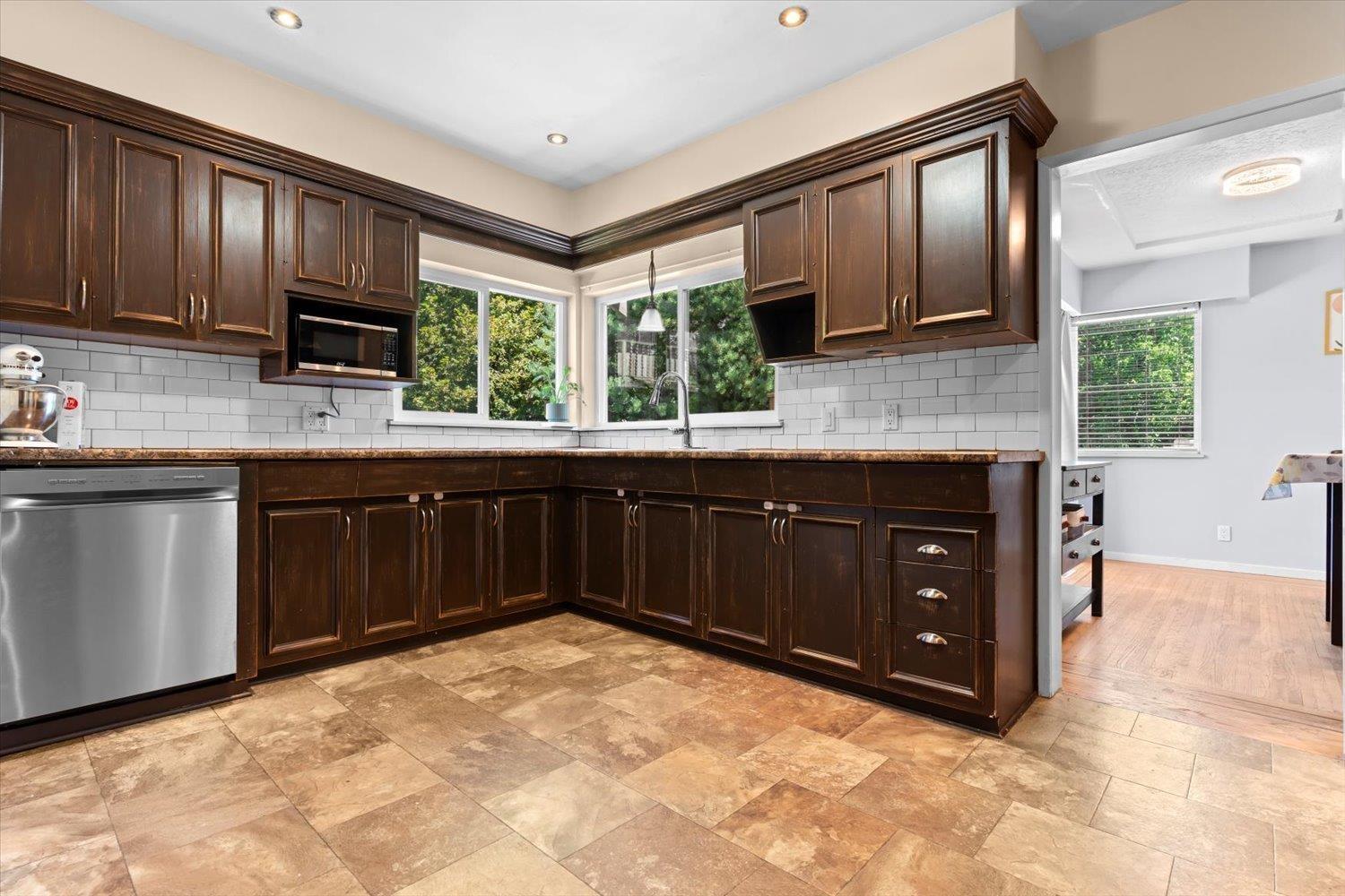 46535 Clayton Avenue, Chilliwack Proper East, Chilliwack, British Columbia  V2P 2L6 - Photo 4 - R3060526