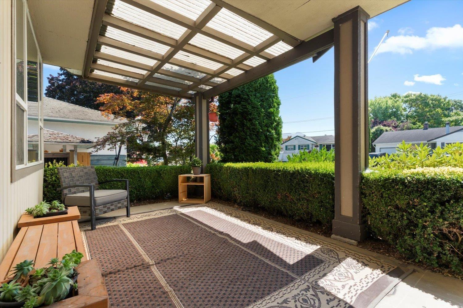46535 Clayton Avenue, Chilliwack Proper East, Chilliwack, British Columbia  V2P 2L6 - Photo 2 - R3060526
