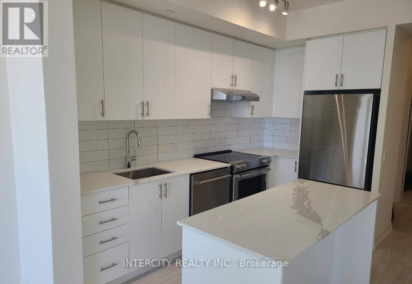 1406 - 9000 Jane Street, Vaughan, Ontario  L4K 2M9 - Photo 2 - N12474514