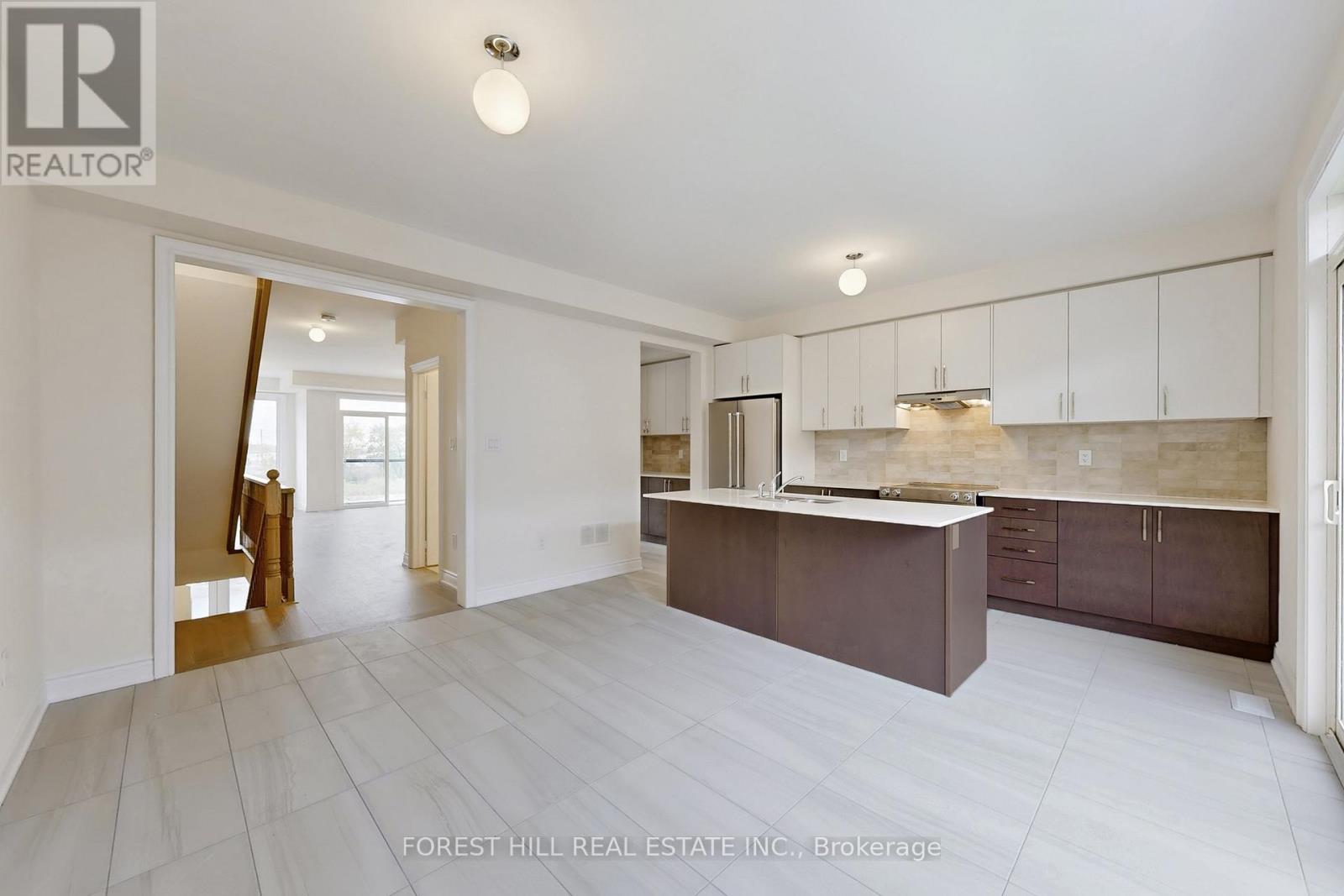 40 Tennant Circle, Vaughan, Ontario  L4H 5L5 - Photo 12 - N12474554