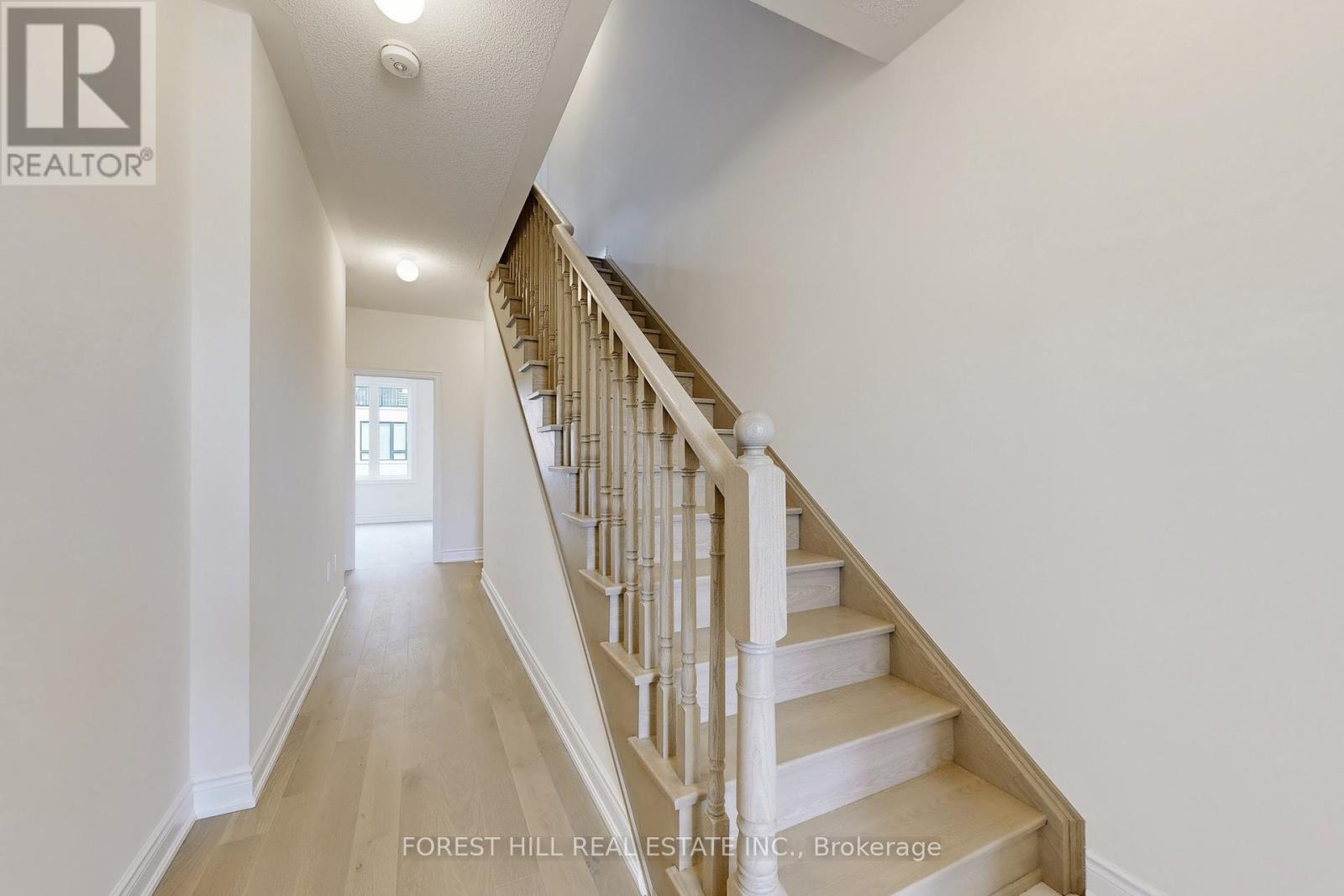 40 Tennant Circle, Vaughan, Ontario  L4H 5L5 - Photo 2 - N12474554