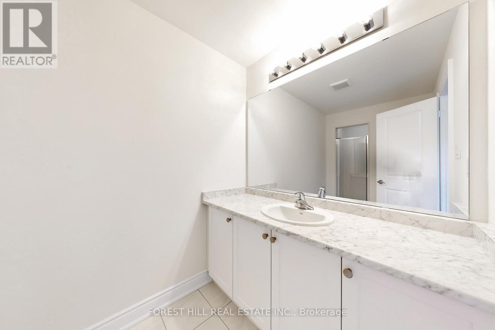 40 Tennant Circle, Vaughan, Ontario  L4H 5L5 - Photo 6 - N12474554