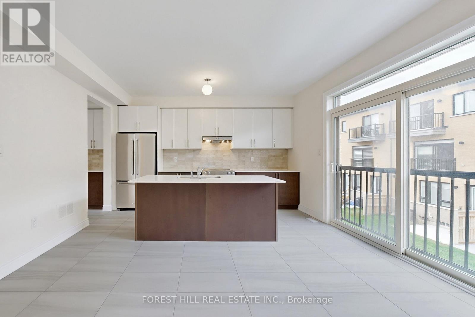 40 Tennant Circle, Vaughan, Ontario  L4H 5L5 - Photo 9 - N12474554