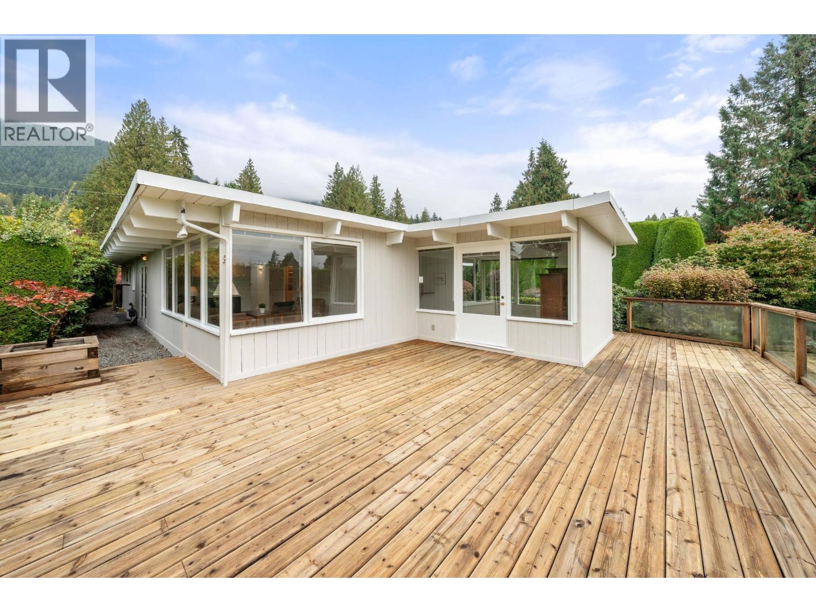 749 Winona Avenue, North Vancouver, British Columbia  V7R 2B2 - Photo 12 - R3060548