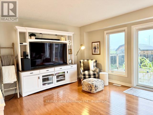 451 Joseph Street, Saugeen Shores, Ontario  N0H 2C2 - Photo 3 - X12474573