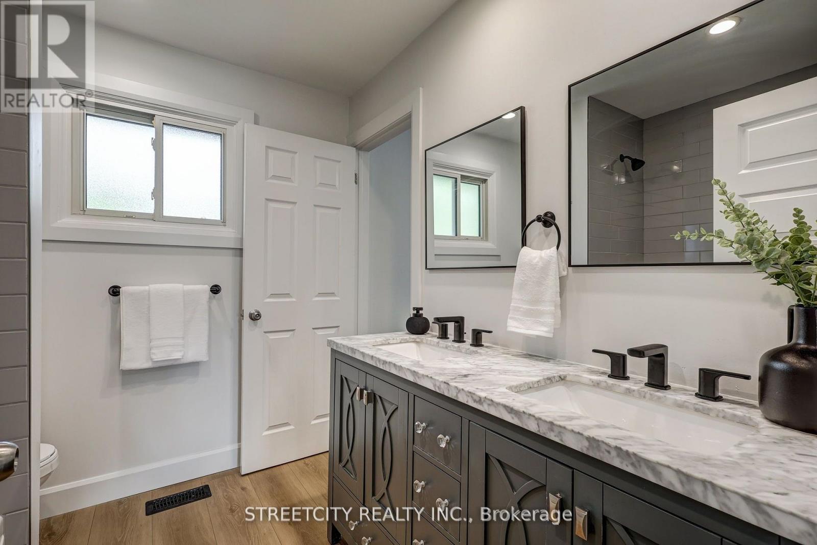 58 Manor Road, St. Thomas, Ontario  N5R 5N7 - Photo 23 - X12474592