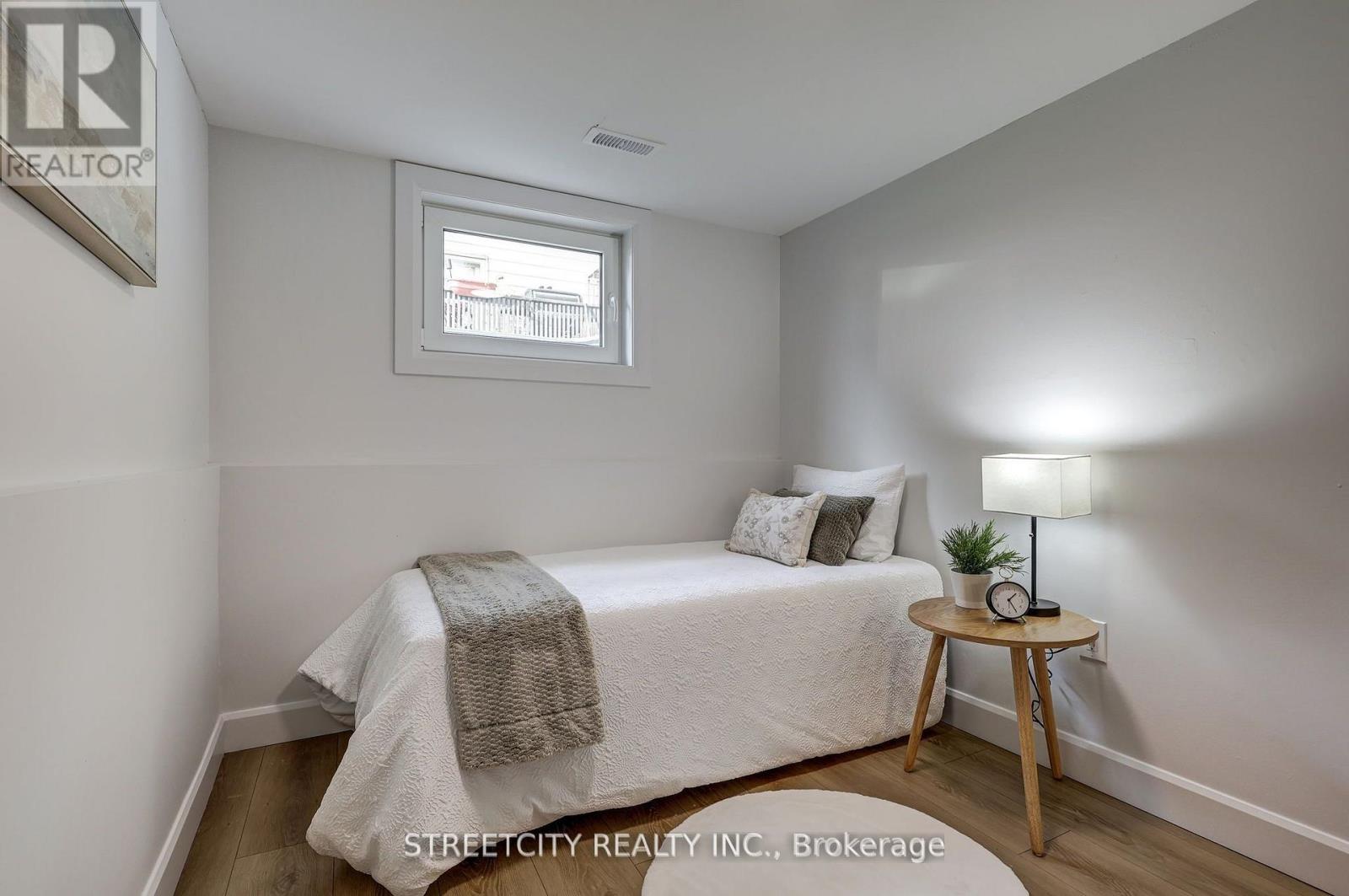 58 Manor Road, St. Thomas, Ontario  N5R 5N7 - Photo 27 - X12474592