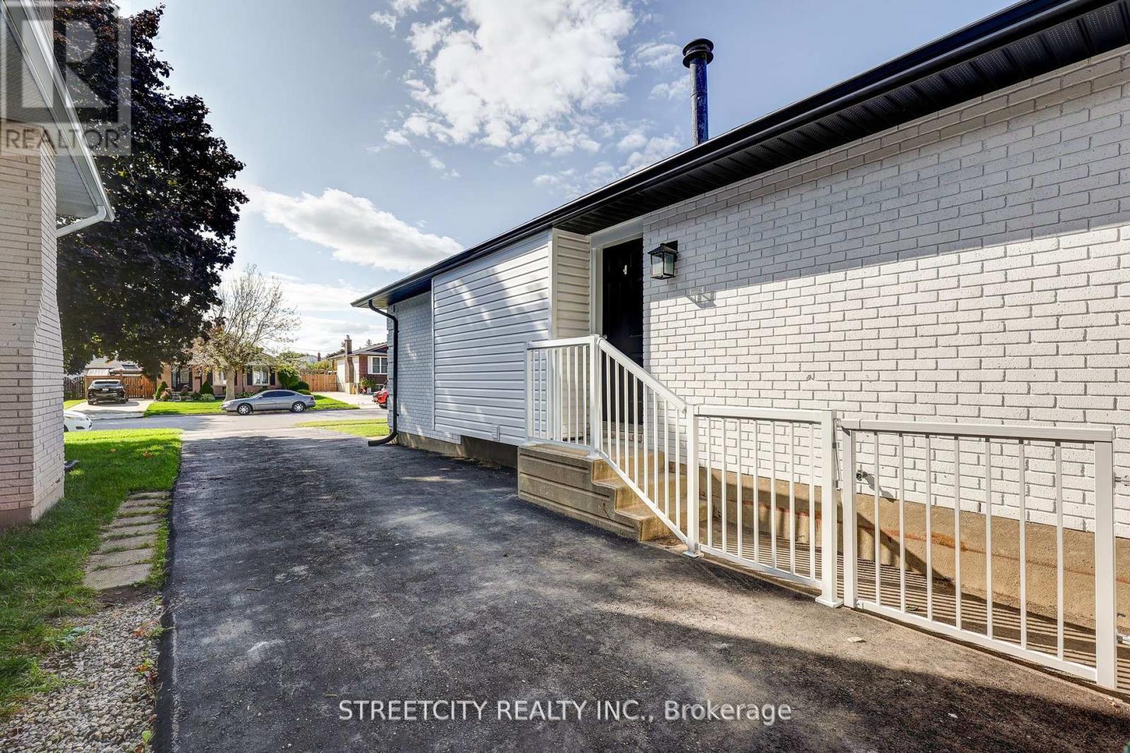 58 Manor Road, St. Thomas, Ontario  N5R 5N7 - Photo 40 - X12474592