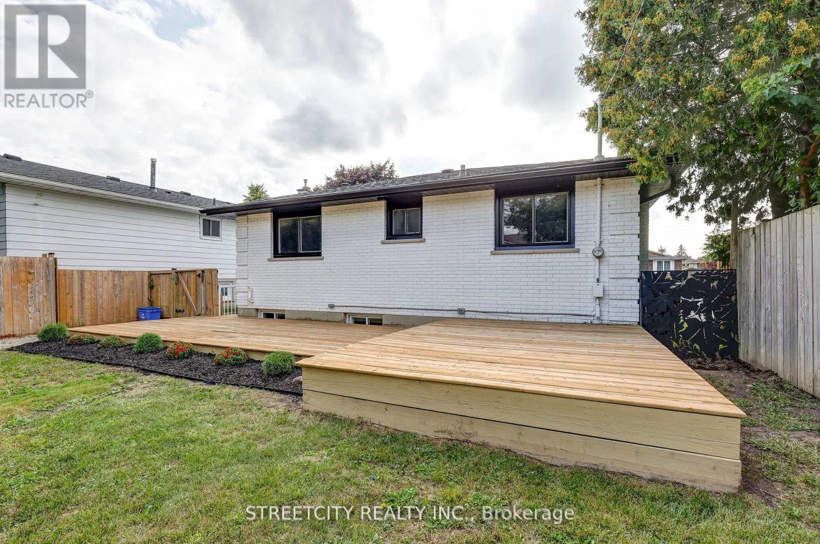 58 Manor Road, St. Thomas, Ontario  N5R 5N7 - Photo 48 - X12474592