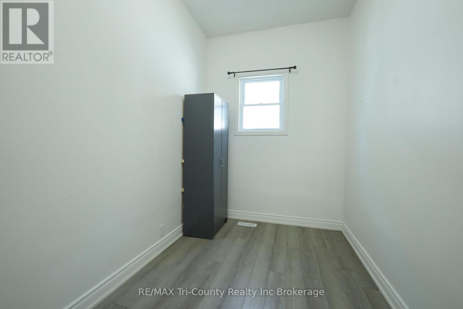 8 Erie Street, St. Thomas, Ontario  N5R 2M5 - Photo 22 - X12474636