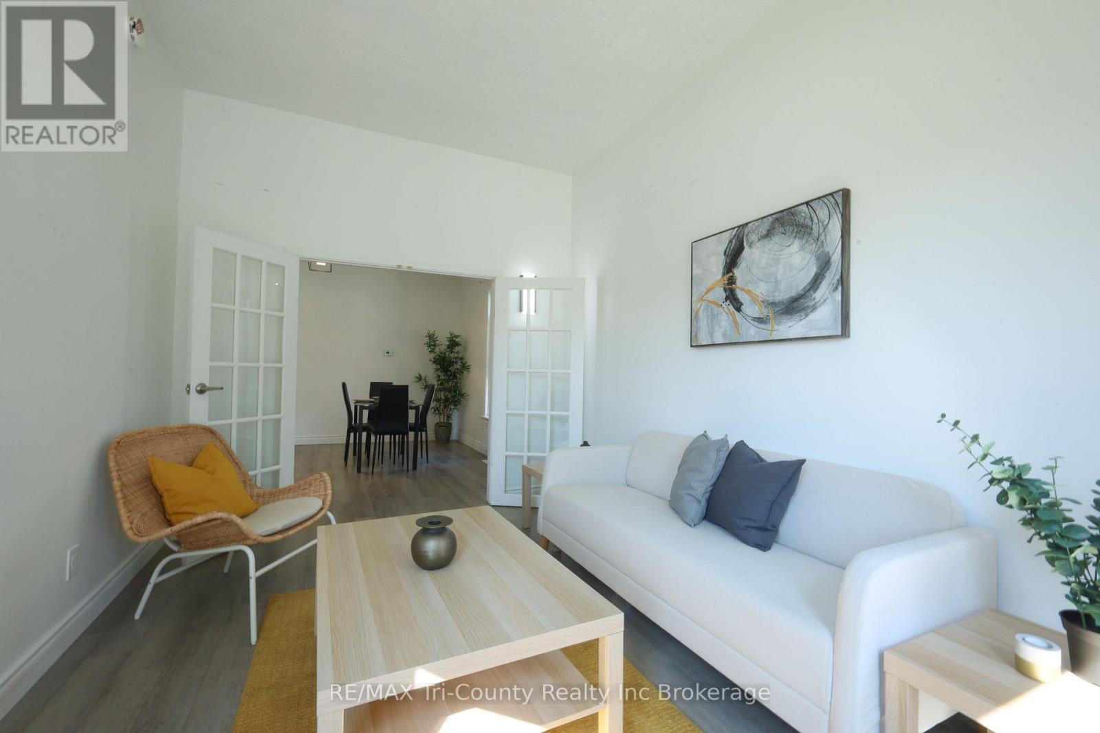 8 Erie Street, St. Thomas, Ontario  N5R 2M5 - Photo 8 - X12474636
