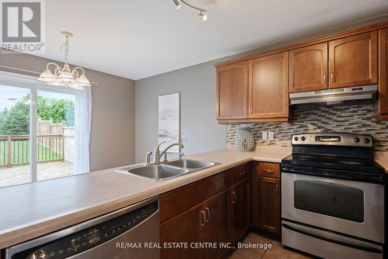6 Maude Court, Orangeville, Ontario  L9W 0A3 - Photo 7 - W12474384