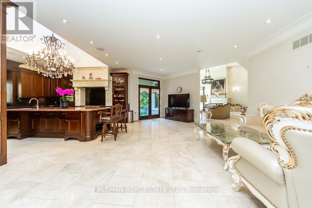 481 Country Club Crescent, Mississauga, Ontario  L5J 2P9 - Photo 10 - W12474535