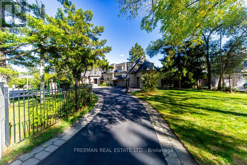 481 Country Club Crescent, Mississauga, Ontario  L5J 2P9 - Photo 3 - W12474535