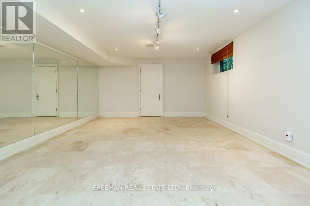 481 Country Club Crescent, Mississauga, Ontario  L5J 2P9 - Photo 32 - W12474535
