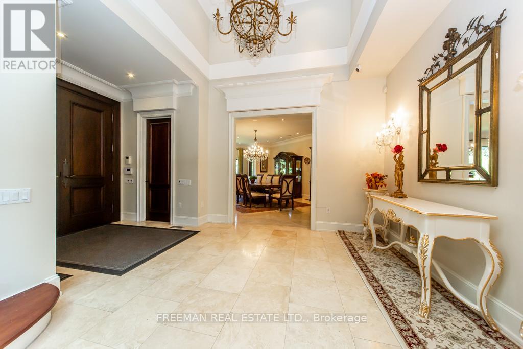 481 Country Club Crescent, Mississauga, Ontario  L5J 2P9 - Photo 4 - W12474535
