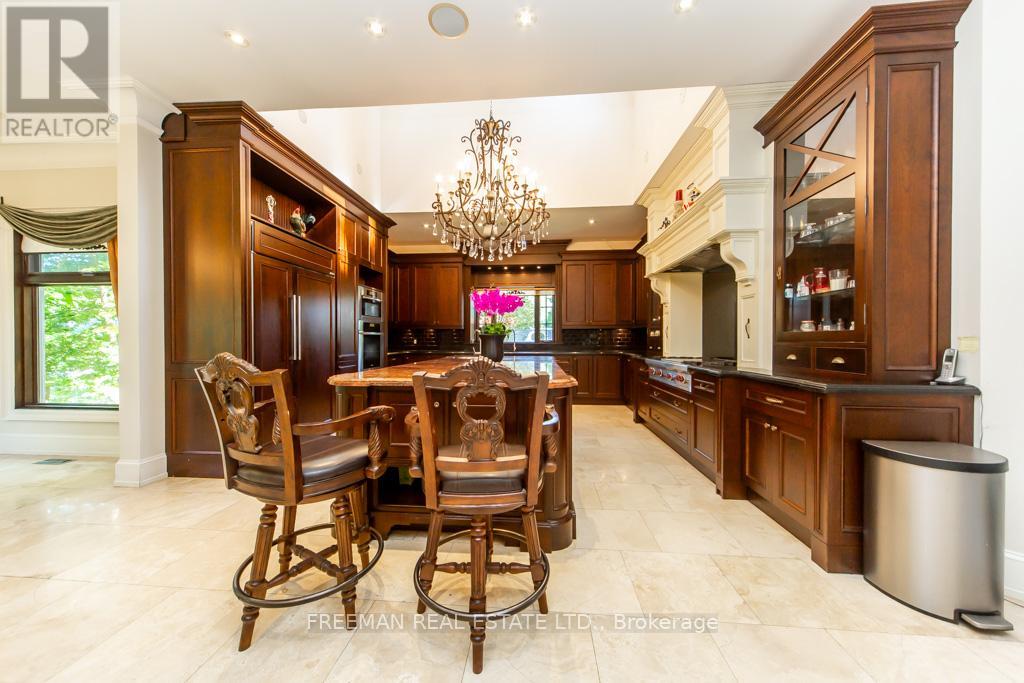 481 Country Club Crescent, Mississauga, Ontario  L5J 2P9 - Photo 6 - W12474535