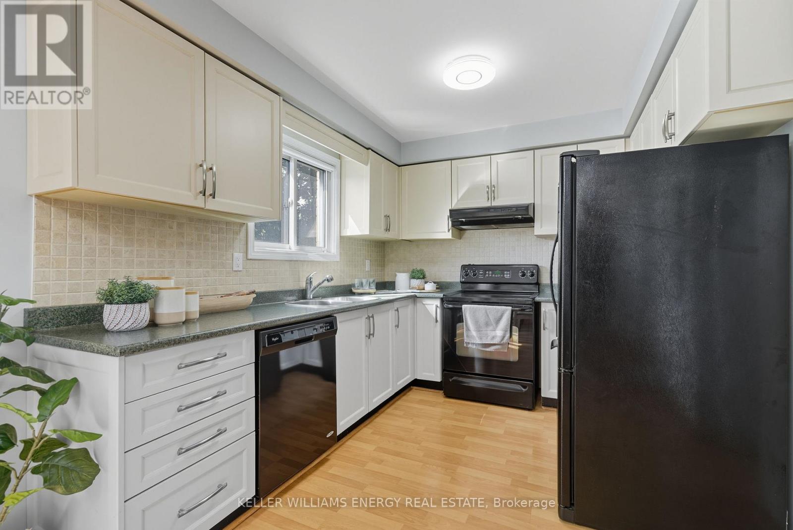 8 Inglis Avenue, Clarington, Ontario  L1E 2A8 - Photo 5 - E12474558