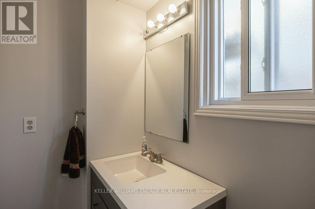 17 Barrow Court, Whitby, Ontario  L1P 1E4 - Photo 9 - E12474637