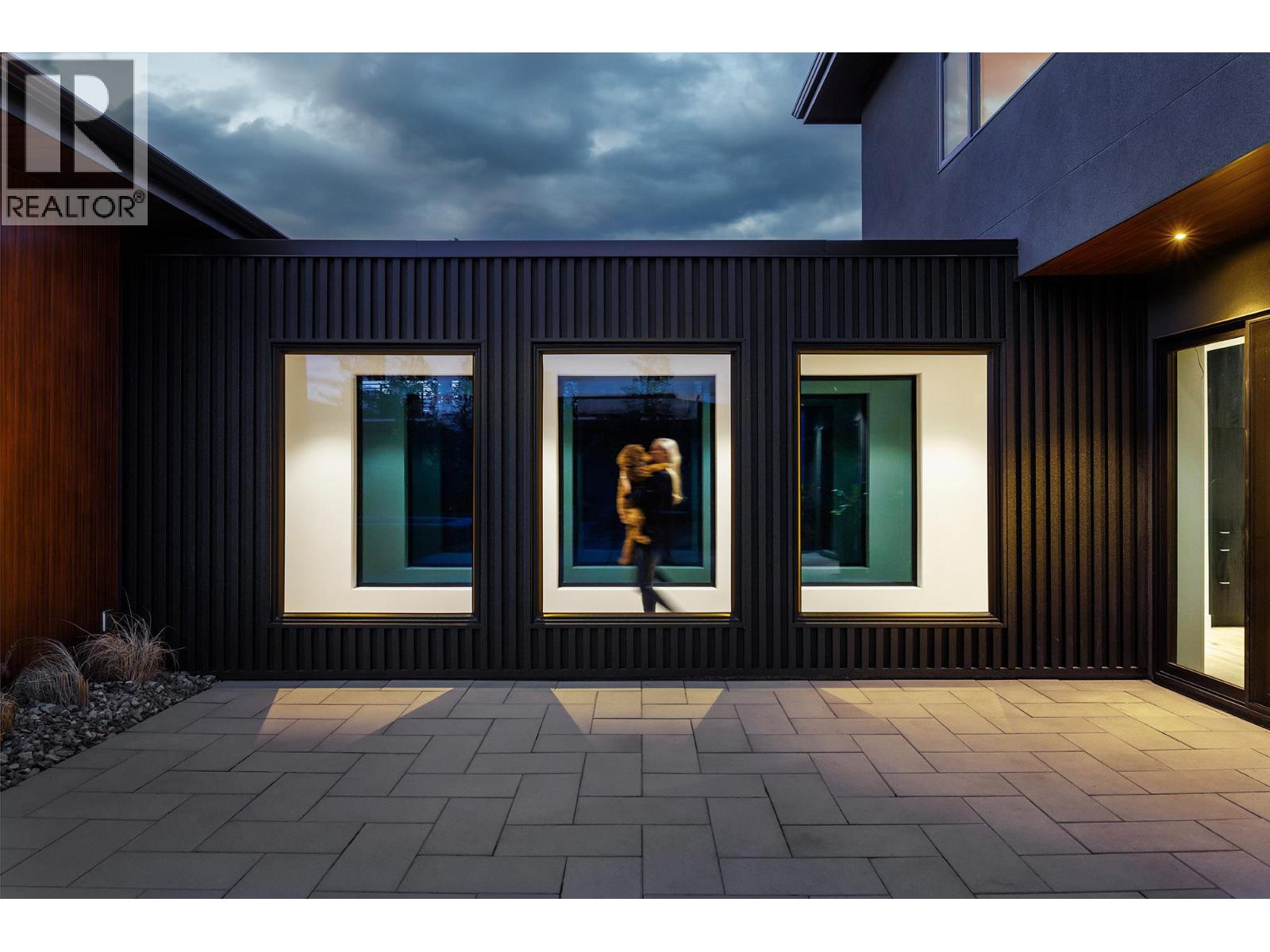 10248 Beacon Hill Drive Lake Country Photo 4 10248 Beacon Hill Drive Lake Country Photo 4