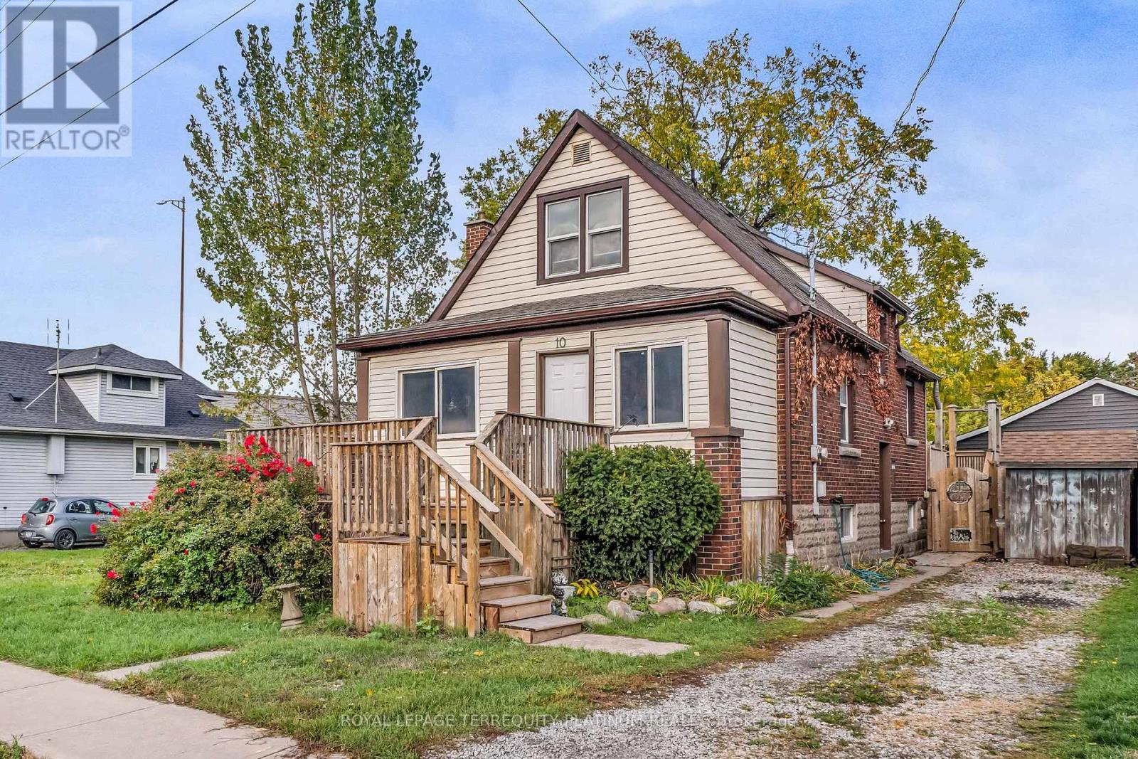 10 LOCARNO AVENUE, Hamilton, Ontario
