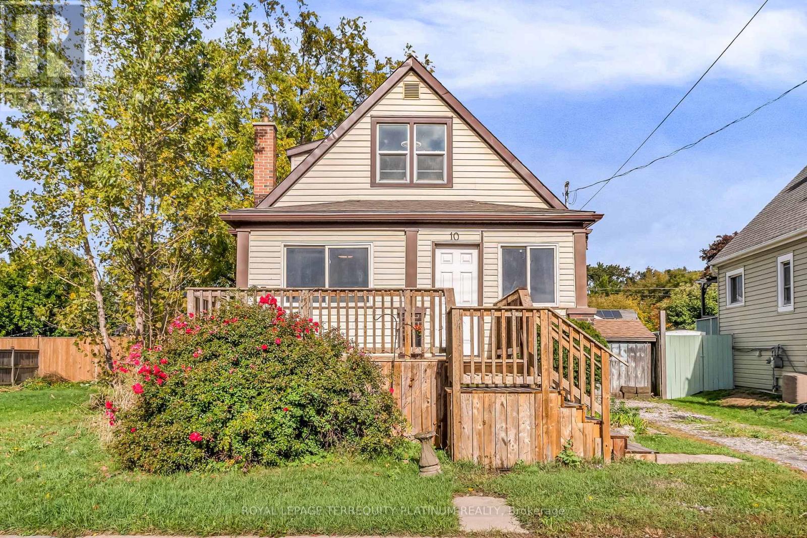 10 Locarno Avenue, Hamilton, Ontario  L8H 7H3 - Photo 2 - X12474506