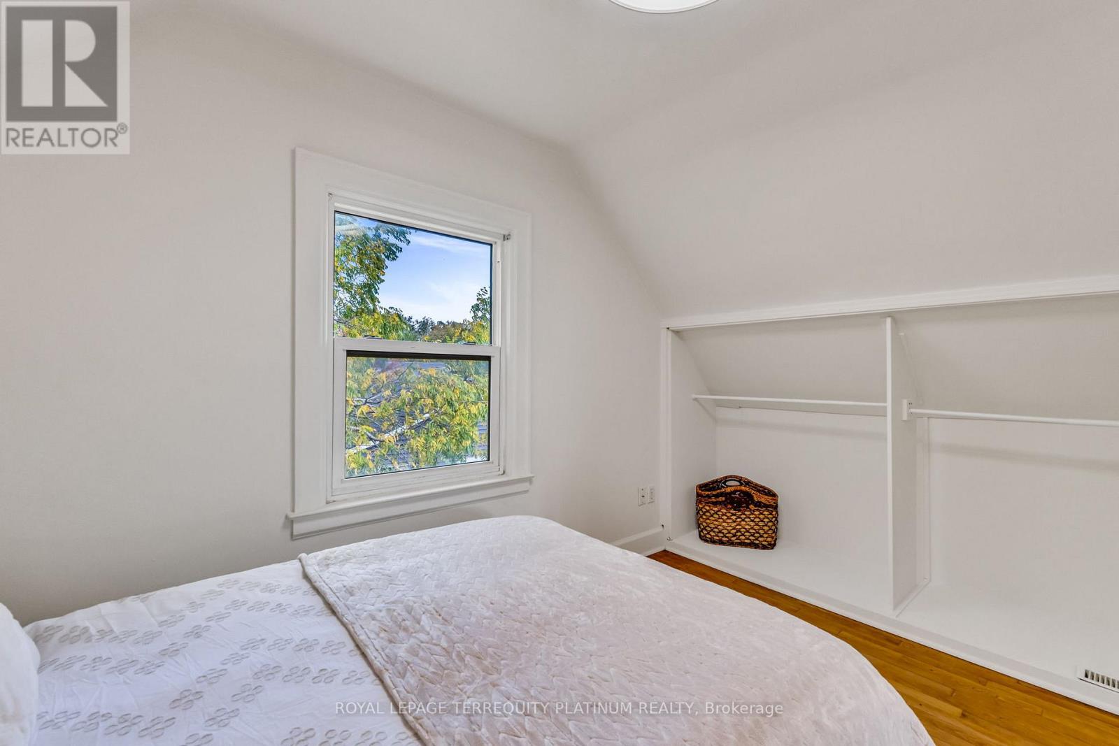 10 Locarno Avenue, Hamilton, Ontario  L8H 7H3 - Photo 23 - X12474506