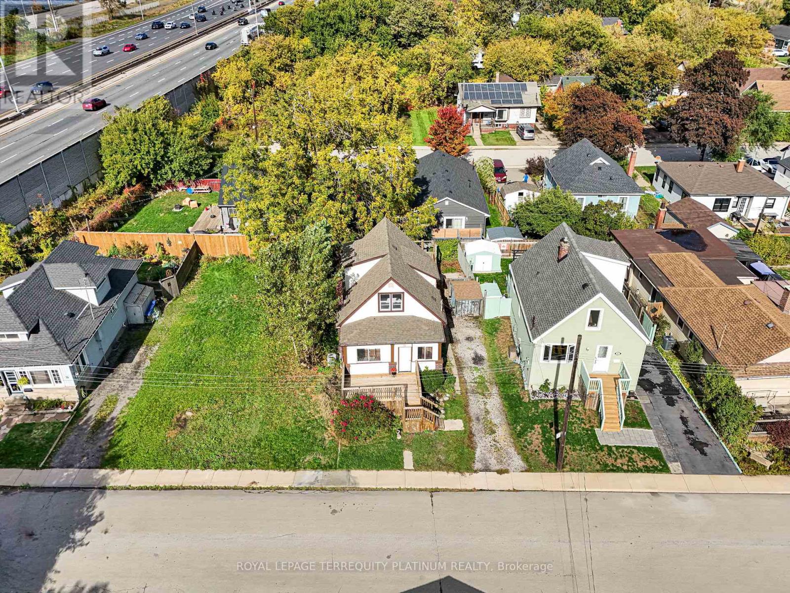 10 Locarno Avenue, Hamilton, Ontario  L8H 7H3 - Photo 44 - X12474506