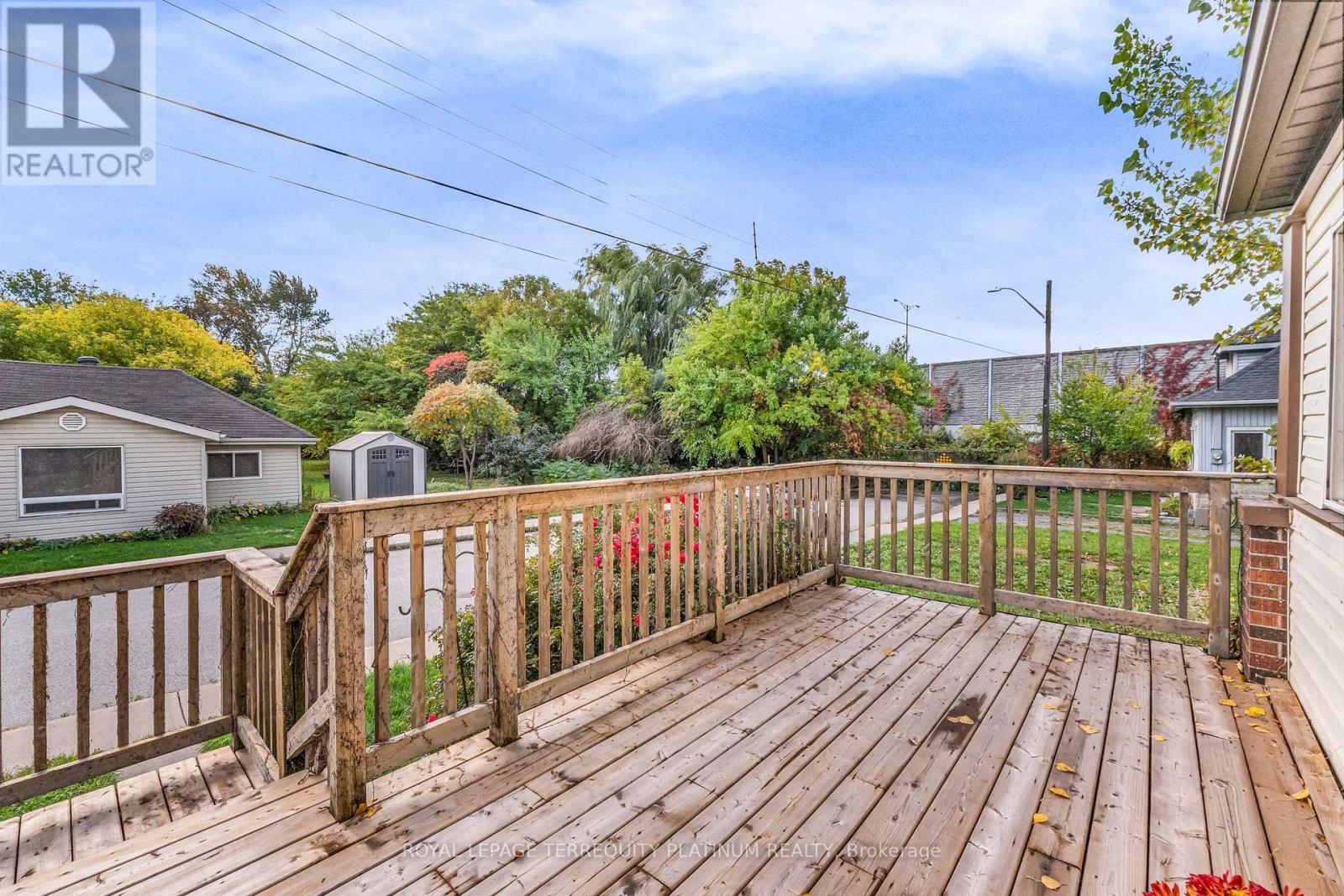 10 Locarno Avenue, Hamilton, Ontario  L8H 7H3 - Photo 5 - X12474506
