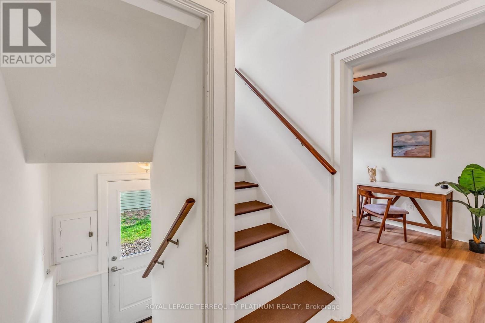 10 Locarno Avenue, Hamilton, Ontario  L8H 7H3 - Photo 7 - X12474506