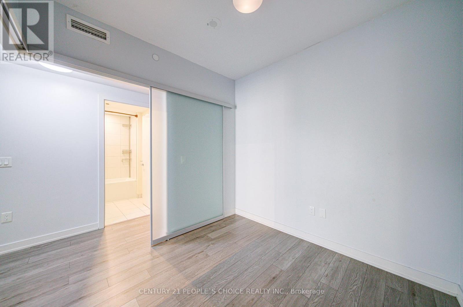 401 - 212 King William Street, Hamilton, Ontario  L8R 0A7 - Photo 10 - X12474551