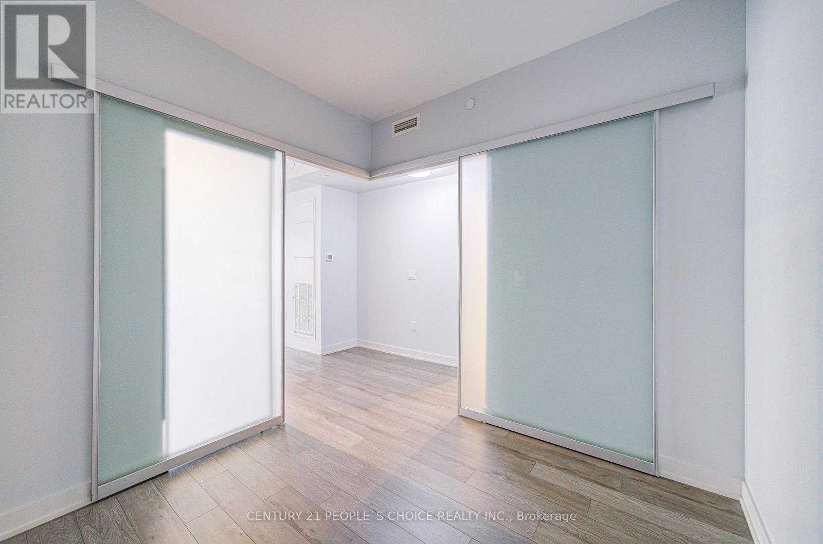 401 - 212 King William Street, Hamilton, Ontario  L8R 0A7 - Photo 11 - X12474551