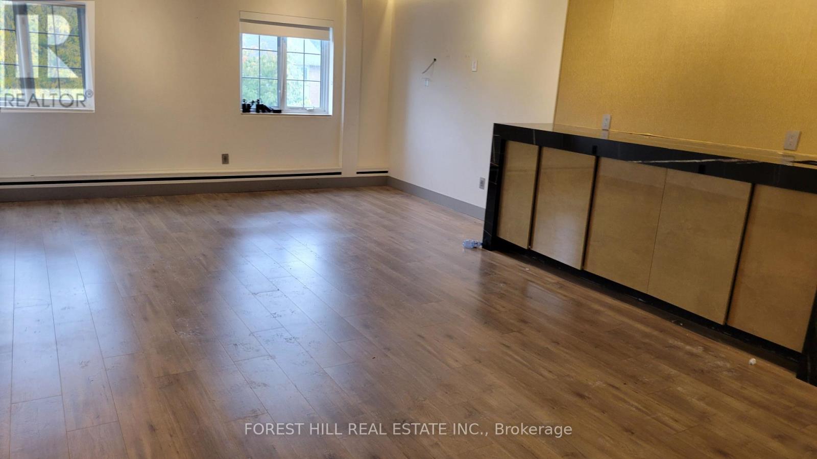 205 - 35 The Links Road, Toronto, Ontario  M2P 1T7 - Photo 2 - C12474677